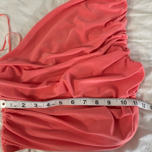 Express size small Coral one-armed crop top with rushed sides. Thick material - Picture 5 of 6